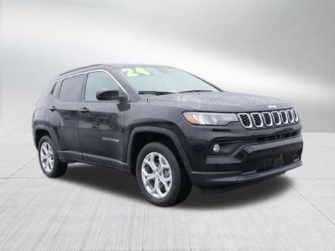 Used 2024 Jeep Compass Latitude image 9