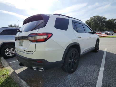 Used 2025 Honda Pilot Black Edition image 18
