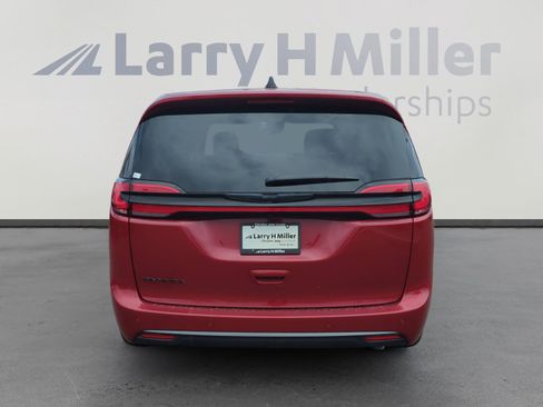 New 2026 Chrysler Pacifica Select FWD image 4