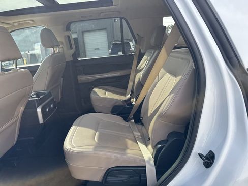 Used 2024 Ford Expedition Limited image 9