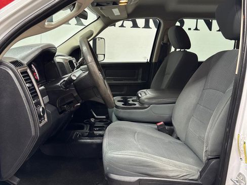 Used 2018 RAM 2500 Tradesman w/ Chrome Appearance Group image 28