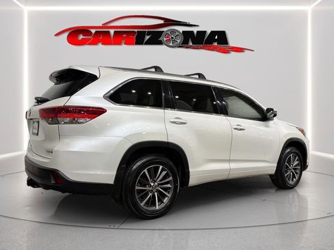 Used 2017 Toyota Highlander XLE image 9