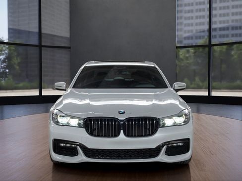 Used 2019 BMW 740i w/ M Sport Package image 2