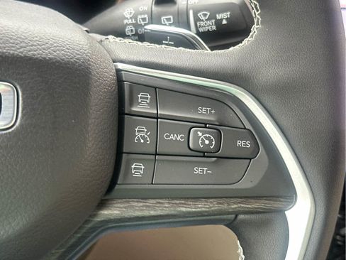 New 2025 Jeep Grand Cherokee L Limited w/ Luxury Tech Group II AWD/4WD image 34