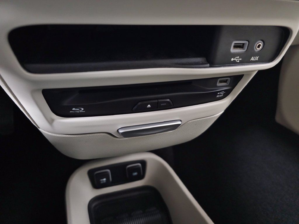 Used 2017 Chrysler Pacifica Touring-L Plus w/ Tire & Wheel Group FWD image 25