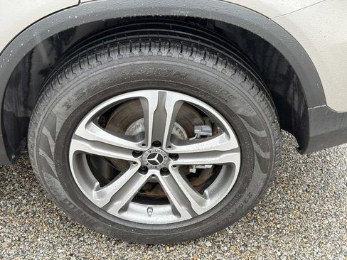 Used 2019 Mercedes-Benz GLC 300 image 4