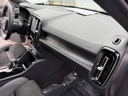 Used 2023 Volvo XC40 Recharge Plus w/ Protection Package Premier AWD/4WD image 30