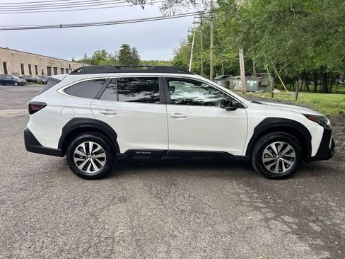 Certified 2025 Subaru Outback Premium AWD/4WD image 9