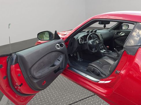 Used 2009 Nissan 370Z Touring RWD image 22