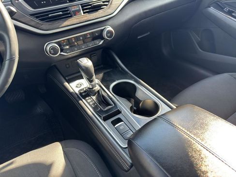 Used 2023 Nissan Altima 2.5 SV w/ SV Premium Package image 10