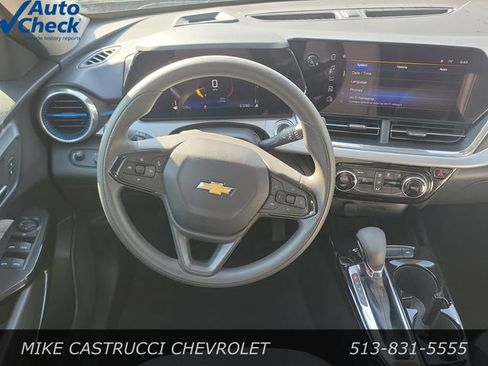 Used 2024 Chevrolet Trax LT FWD image 11