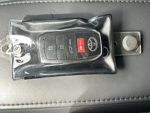 Used 2024 Toyota Corolla Cross XLE w/ Convenience Package AWD/4WD image 34