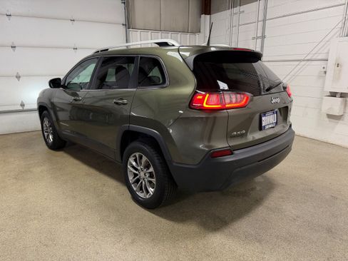 Used 2019 Jeep Cherokee Latitude Plus w/ Cold Weather Group AWD/4WD image 8
