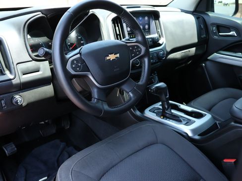 Used 2021 Chevrolet Colorado LT w/ LT Convenience Package RWD image 3
