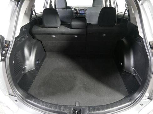 Used 2018 Toyota RAV4 XLE image 18