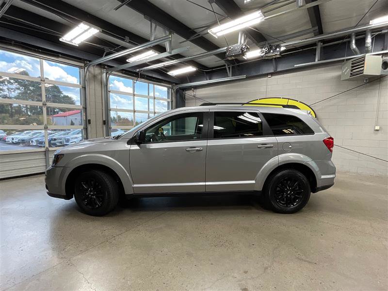 Used 2019 Dodge Journey SE w/ Connectivity Group FWD image 2