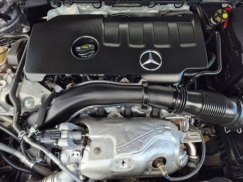 Used 2021 Mercedes-Benz GLB 250 4MATIC image 21
