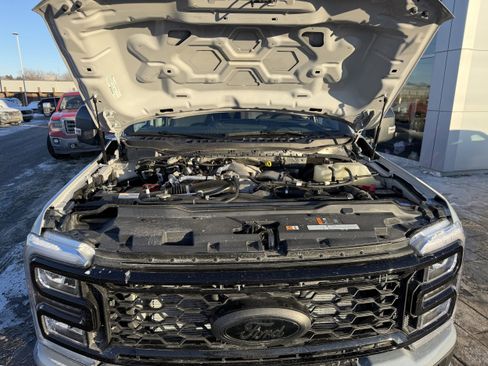 Used 2025 Ford F250 Lariat w/ Black Appearance Package image 32