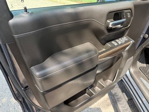 Used 2022 Chevrolet Silverado 1500 LT AWD/4WD image 13