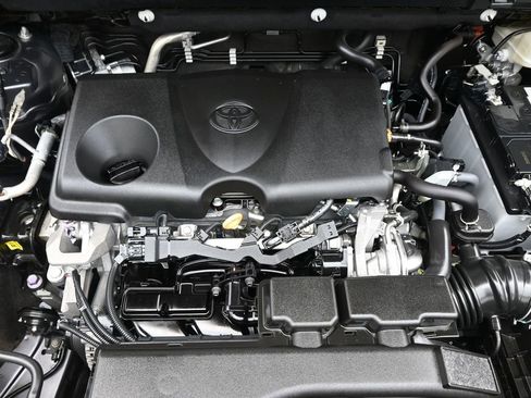 Used 2021 Toyota RAV4 XLE Premium image 10