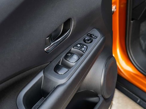 Used 2021 Nissan Kicks SV image 41