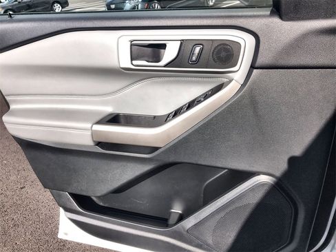 Used 2023 Ford Explorer XLT w/ Equipment Group 202A image 13