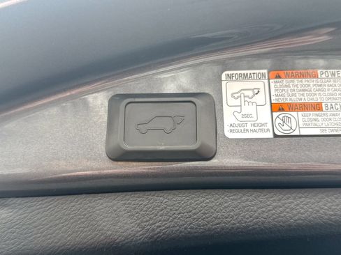 Used 2015 Toyota RAV4 Limited w/ Technology Package image 16