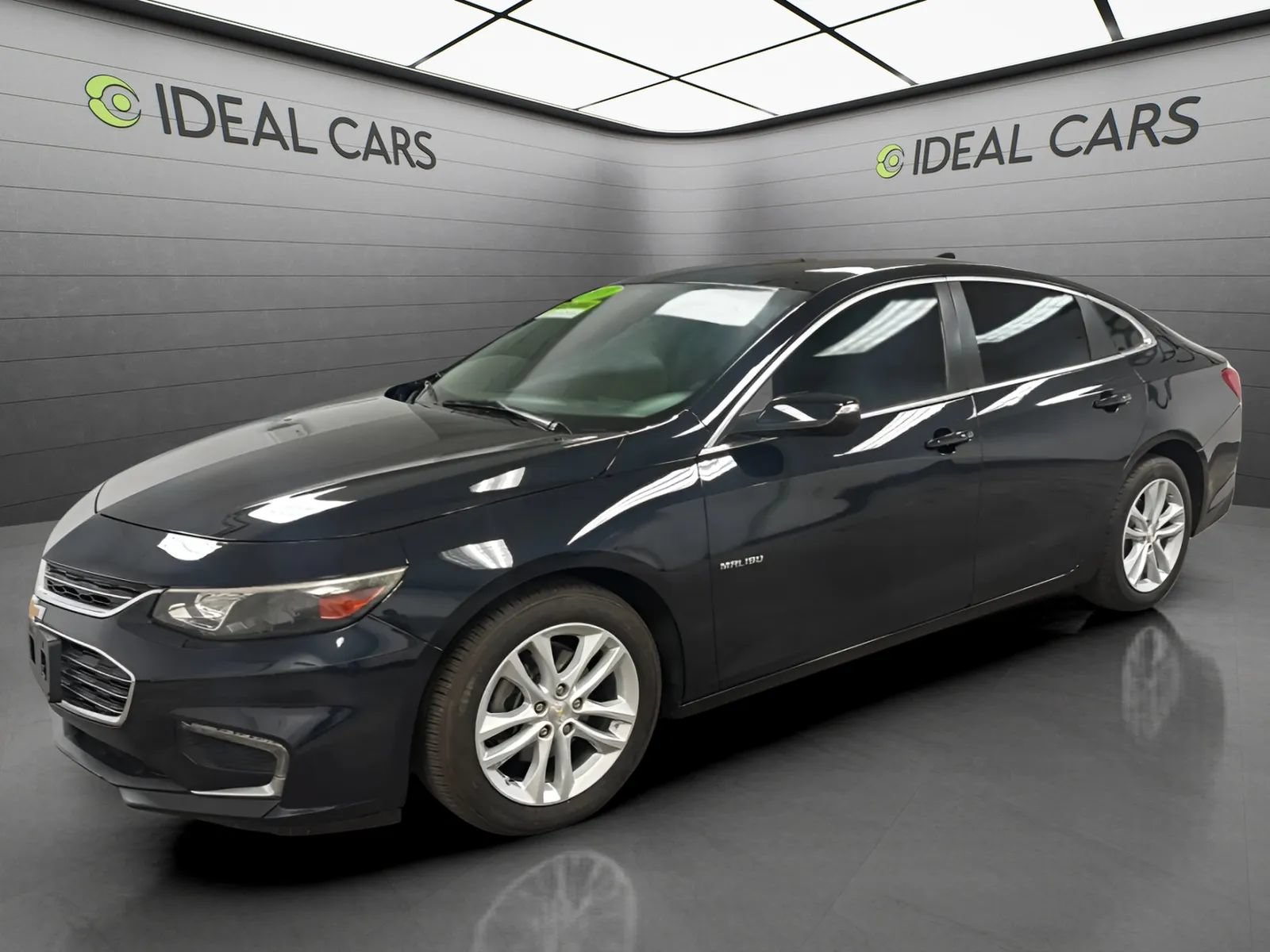 Used 2018 Chevrolet Malibu LT FWD image 1