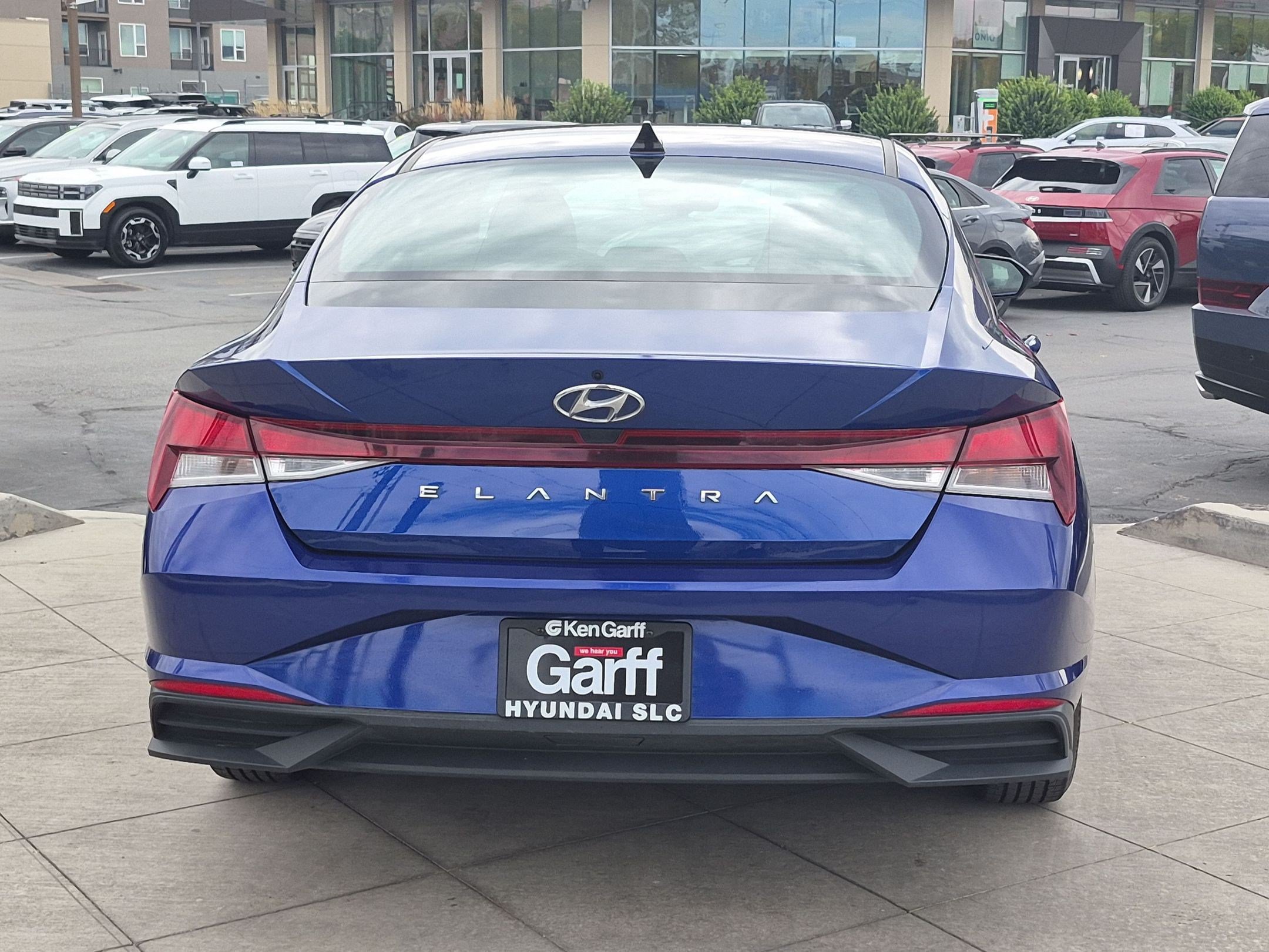 Used 2021 Hyundai Elantra SE FWD image 5