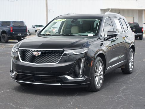 Used 2021 Cadillac XT6 Premium Luxury FWD image 2