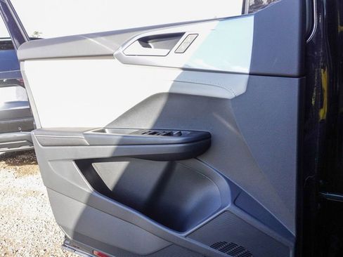 New 2025 Volkswagen Taos SEL image 14