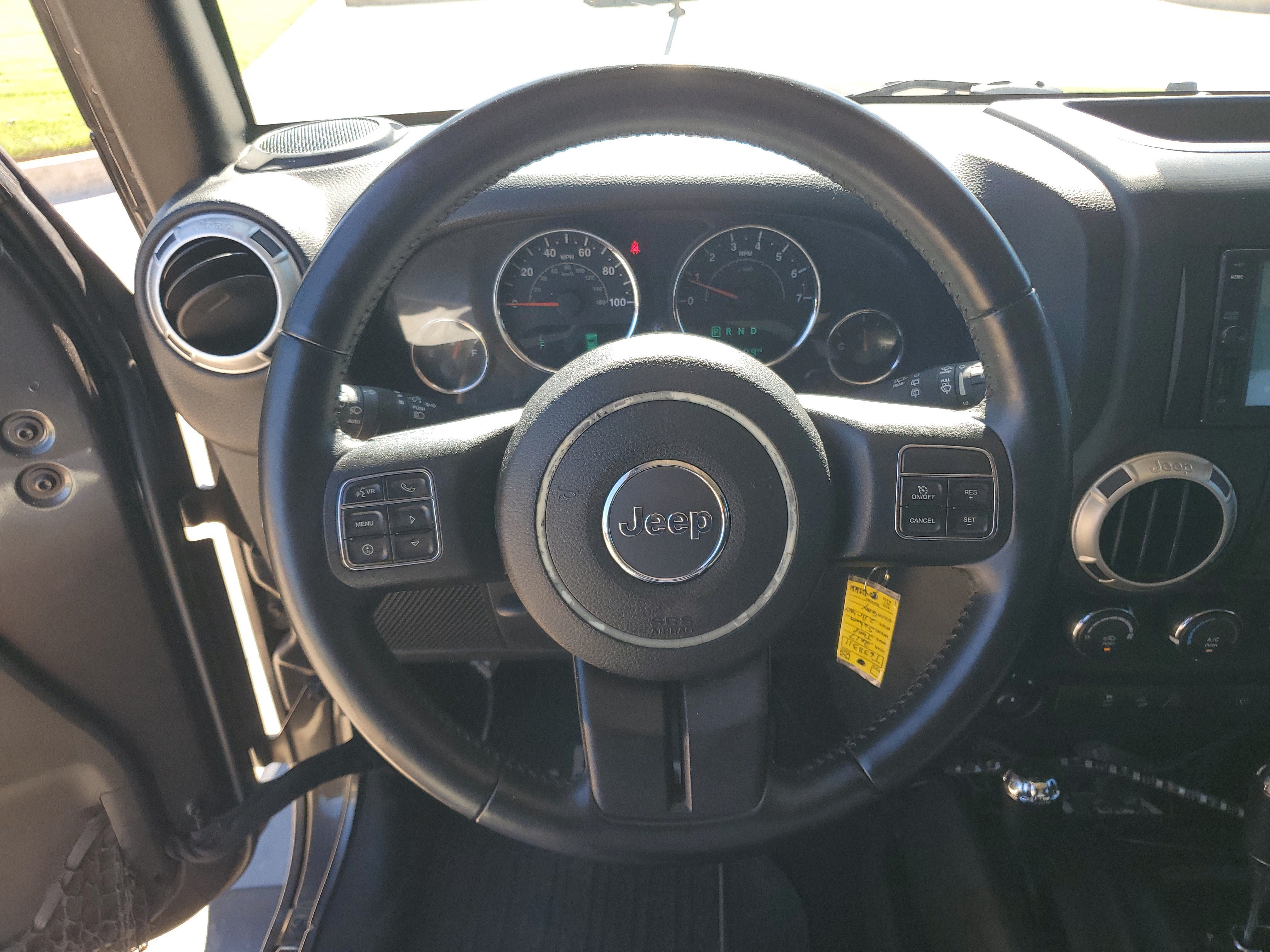 Used 2017 Jeep Wrangler Sahara w/ Connectivity Group AWD/4WD image 15