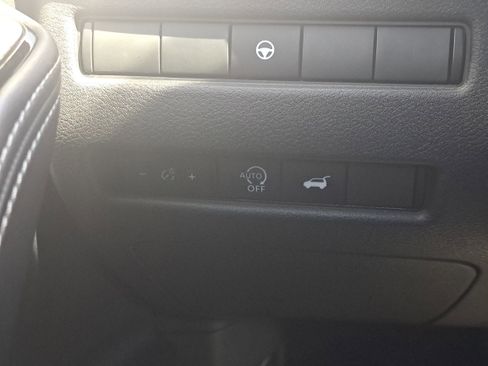 Certified 2025 Nissan Rogue SL image 32