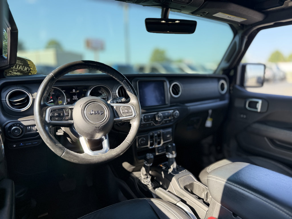 Used 2021 Jeep Wrangler Unlimited Sahara w/ Cold Weather Group AWD/4WD image 32