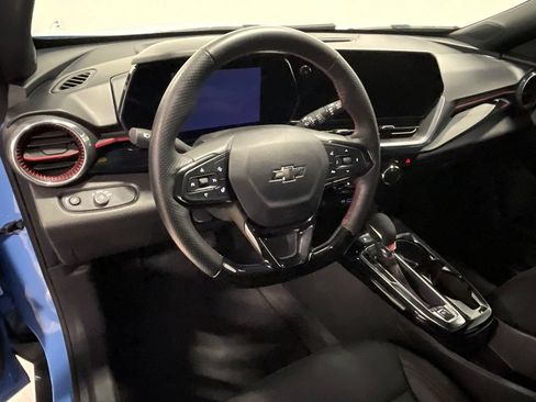 Used 2024 Chevrolet Trax RS FWD image 20