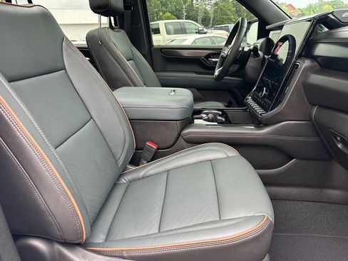Used 2026 GMC Yukon AT4 w/ AT4 Premium Package AWD/4WD image 14