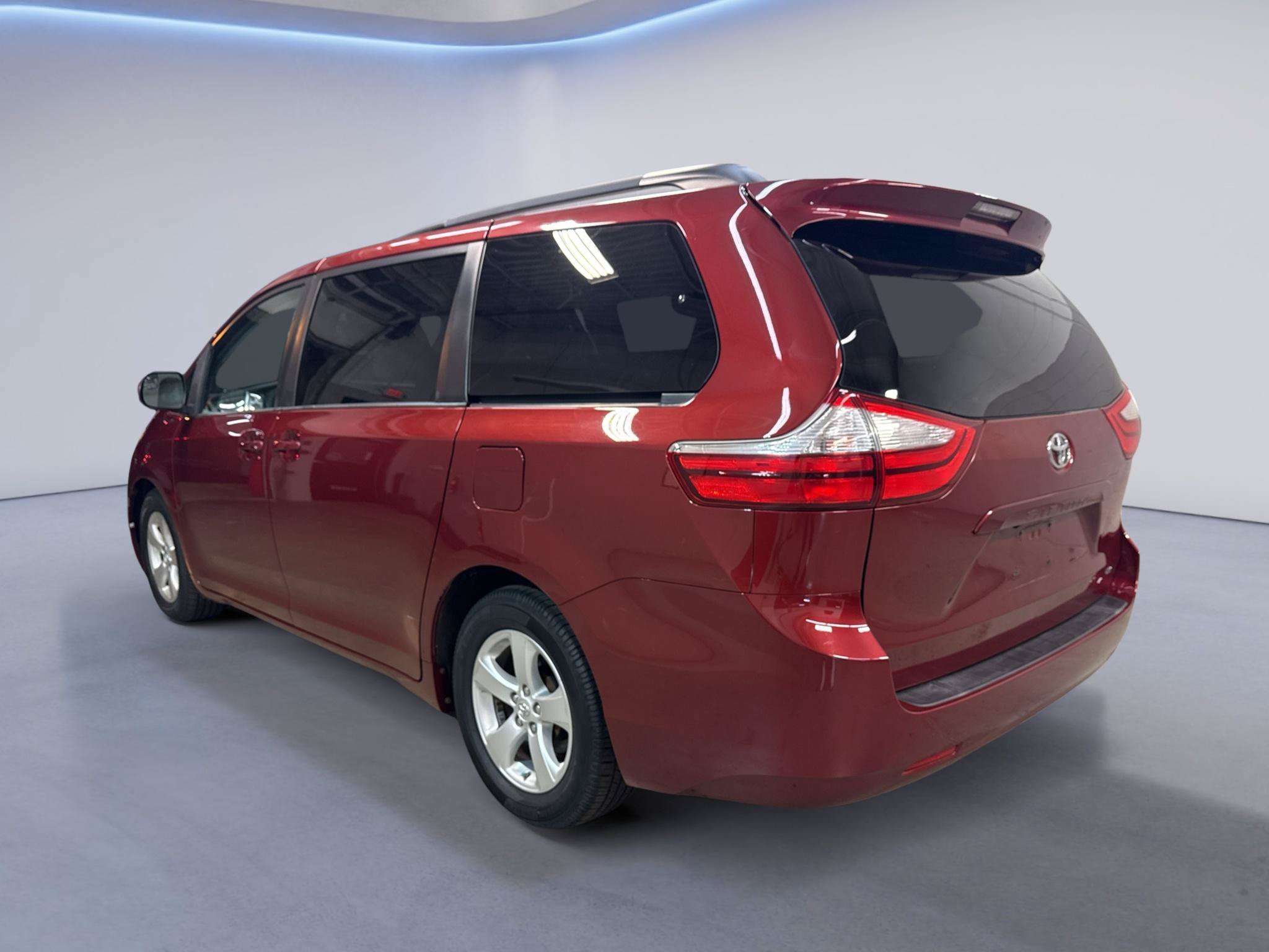Used 2015 Toyota Sienna LE FWD image 5