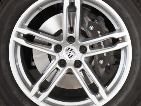 Used 2025 Porsche Macan image 13