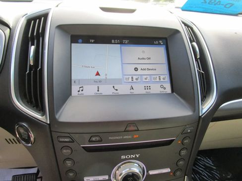 Used 2017 Ford Edge Titanium w/ Equipment Group 302A AWD/4WD image 15