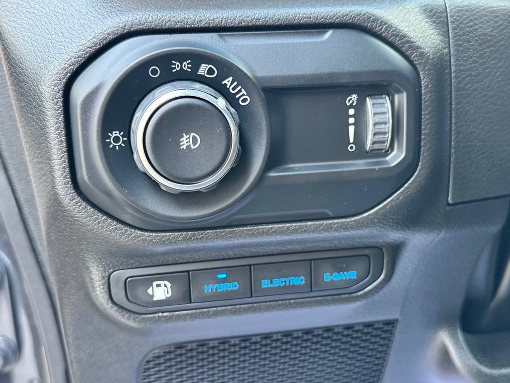 Used 2023 Jeep Wrangler Unlimited w/ Cold Weather Group AWD/4WD image 23