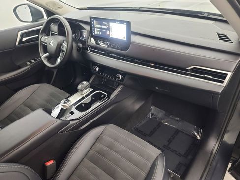 Used 2025 Mitsubishi Outlander SE AWD/4WD image 14
