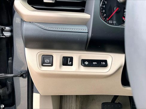 Used 2021 GMC Acadia Denali AWD/4WD image 32