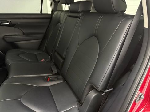Used 2026 Toyota Highlander XLE AWD/4WD image 34