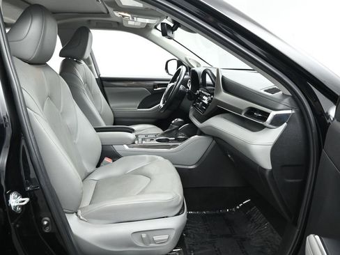Used 2022 Toyota Highlander Limited image 24