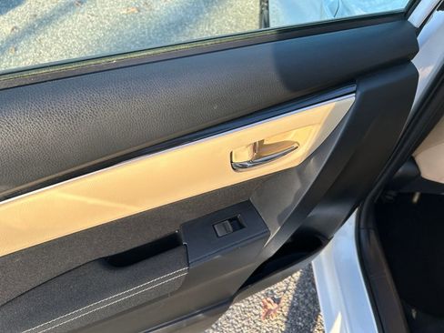 Used 2019 Toyota Corolla LE image 23