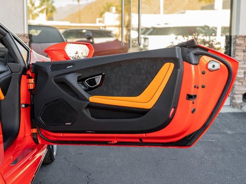 Used 2020 Lamborghini Huracan EVO image 24