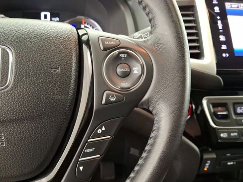Used 2018 Honda Pilot Touring image 10