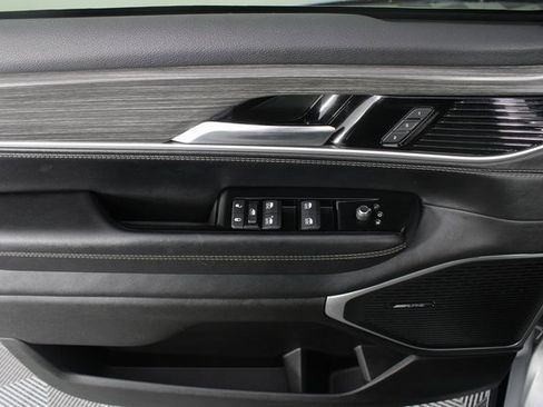 Used 2023 Jeep Wagoneer L Series II image 14