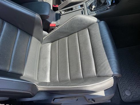 Used 2019 Volkswagen Golf R 4-Door AWD/4WD image 66