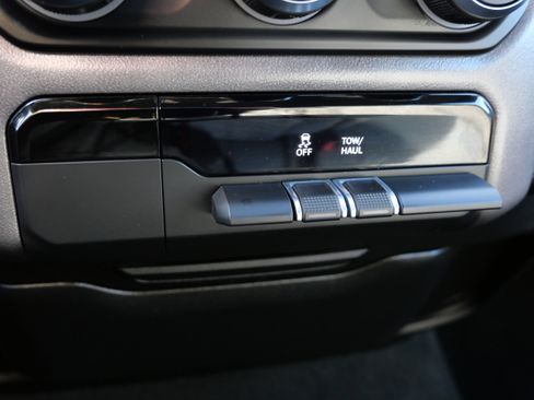 Used 2021 RAM 1500 Big Horn image 31